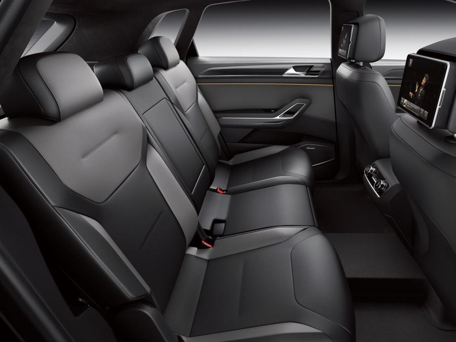  Volkswagen CrossBlue Coupe Concept 2013 года  (фото 9 из 25)